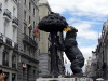 Madrids stadsvapen - la osa (björnhornan) står stolt kvar och har tom blivit pyntad.